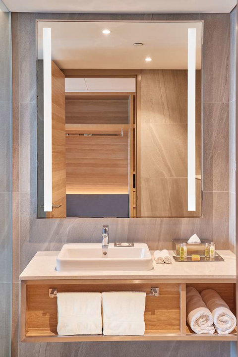 DoubleTree by Hilton Perth Waterfront - Rental Cars 9