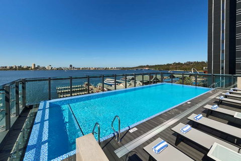 DoubleTree by Hilton Perth Waterfront - Rental Cars 10