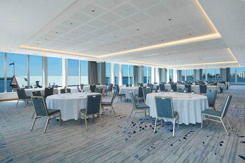 DoubleTree by Hilton Perth Waterfront - Rental Cars 13
