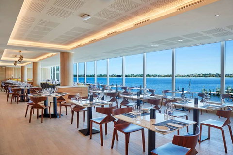 DoubleTree by Hilton Perth Waterfront - Rental Cars 16