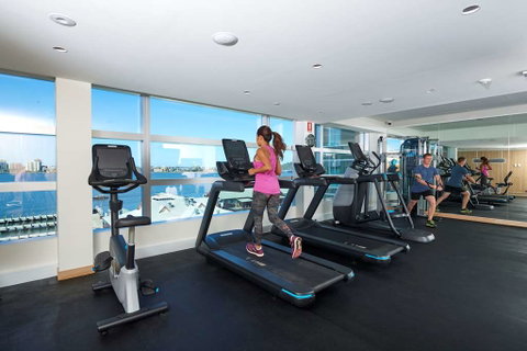 DoubleTree by Hilton Perth Waterfront - Rental Cars 17
