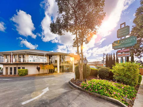 Quality Hotel Melbourne Airport - Rental Cars 0