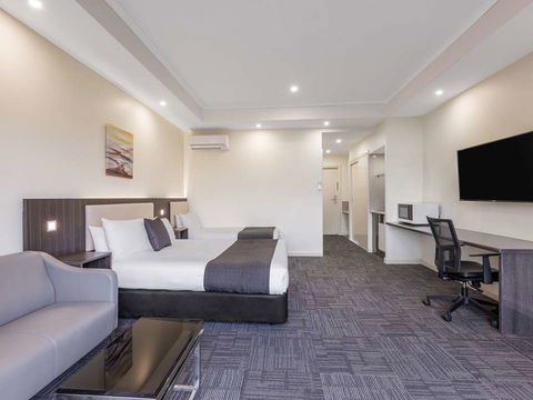 Quality Hotel Melbourne Airport - Rental Cars 8