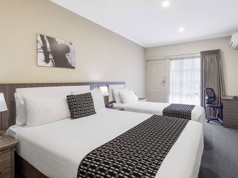 Quality Hotel Melbourne Airport - Rental Cars 10