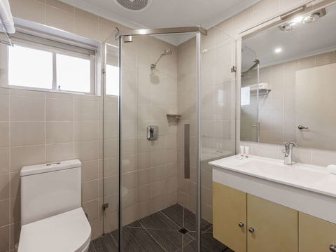 Quality Hotel Melbourne Airport - Rental Cars 12