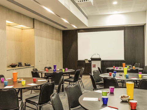 Ibis Adelaide - Rental Cars 8