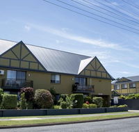 Coastal Bay Motel - Rental Cars