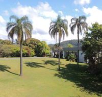Comfort Inn Premier Coffs Harbour - Rental Cars