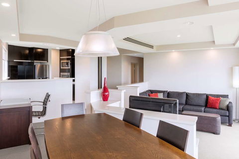 RACV Royal Pines Resort - Rental Cars 13