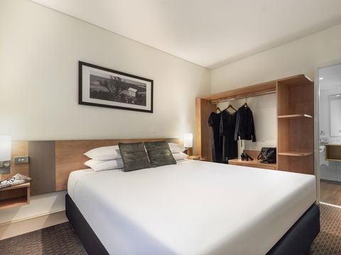Ibis Hotel - Rental Cars 6