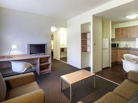 Ibis Hotel - Rental Cars 8