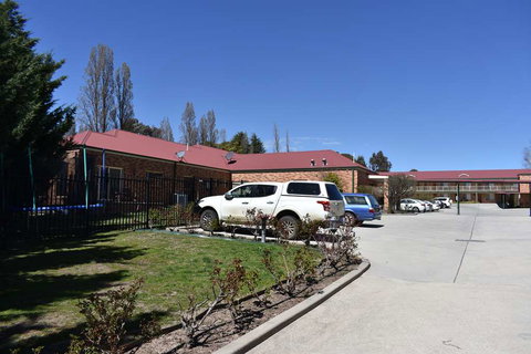 Best Western Plus Ambassador Orange - Rental Cars 0