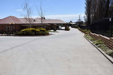 Best Western Plus Ambassador Orange - Rental Cars 2