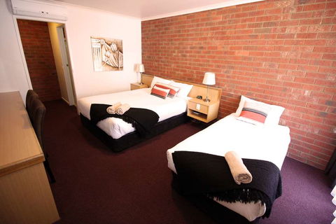 Pevensey Motor Lodge - Rental Cars 1