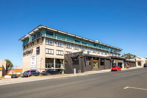 Gateway Hotel By Nightcap Plus - Rental Cars 0