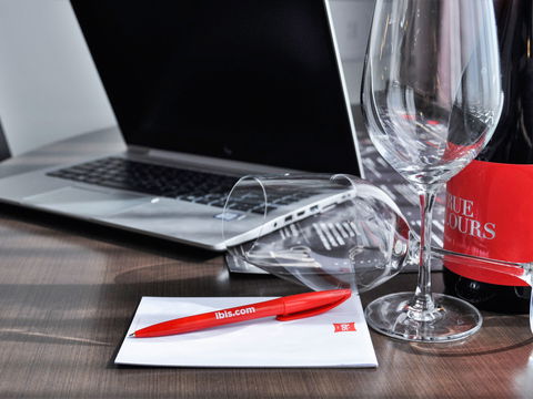 Hotel Ibis Glen Waverley - Rental Cars 1