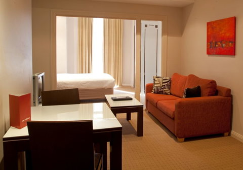 Quality Apartments Adelaide Central - Rental Cars 1