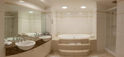 Quality Apartments Adelaide Central - Rental Cars 2