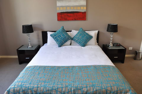RNR Apartments, Adelaide - Rental Cars 1