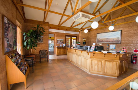 Mud Hut Motel - Rental Cars 2