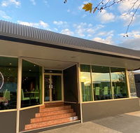 Ashton Townhouse Motel  Suites Tumut - Rental Cars