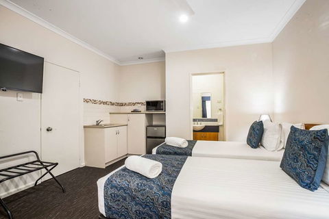 Karratha Central Apartments - Rental Cars 4