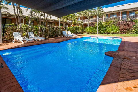 Karratha Central Apartments - Rental Cars 8
