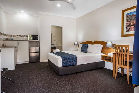 Karratha Central Apartments - Rental Cars 9