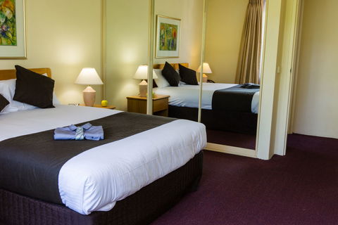 Kingston Terrace Serviced Apartments - Rental Cars 1