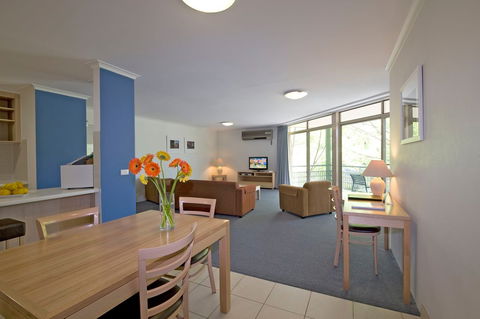 Kingston Terrace Serviced Apartments - Rental Cars 3