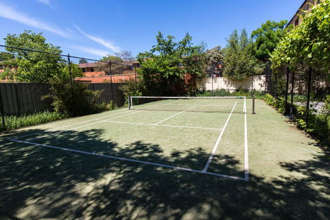 Kingston Terrace Serviced Apartments - Rental Cars 4