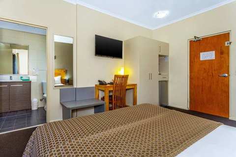Quality Hotel Darwin Airport - Rental Cars 8