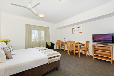 Metro Advance Apartments & Hotel - Rental Cars 12