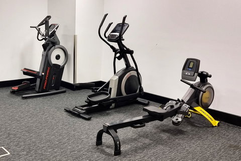 Metro Advance Apartments & Hotel - Rental Cars 17