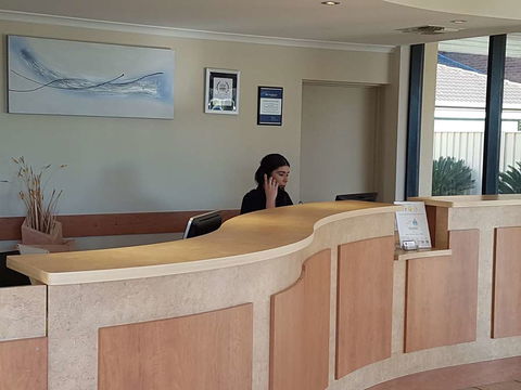 Best Western Chaffey Intl Motor Inn - Rental Cars 1