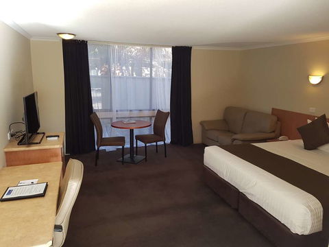 Best Western Chaffey Intl Motor Inn - Rental Cars 2