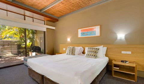 Nautilus Beachfront Villas & Spa - Rental Cars 1