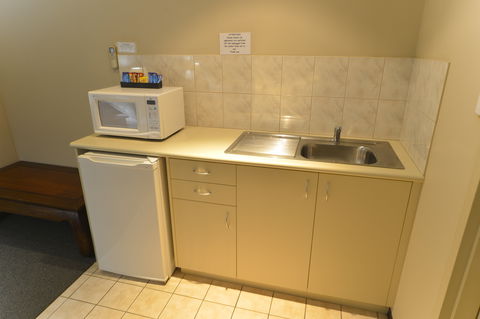 Wattle Grove Motel - Rental Cars 5