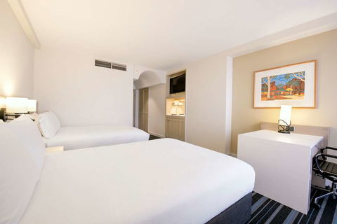 DoubleTree by Hilton Esplanade Darwin - Rental Cars 4