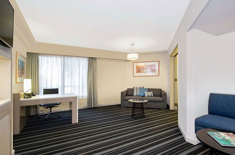 DoubleTree by Hilton Esplanade Darwin - Rental Cars 5