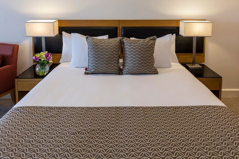 Oaks Elan Darwin - Rental Cars 2