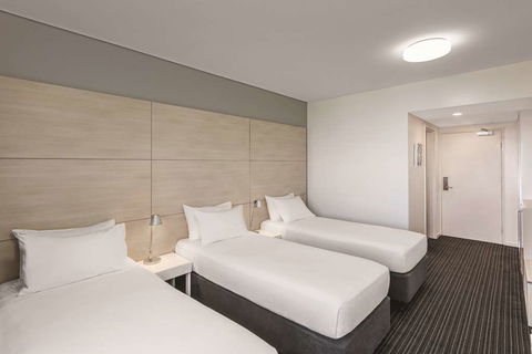Vibe Hotel Darwin Waterfront - Rental Cars 7