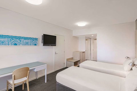 Vibe Hotel Darwin Waterfront - Rental Cars 9