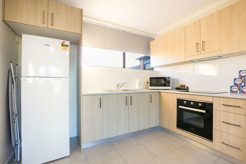 Kawana Waters Hotel By NightCap - Rental Cars 4