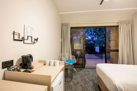Kawana Waters Hotel By NightCap - Rental Cars 8