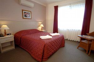 Warners At The Bay Motel - Rental Cars 2