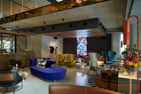 QT Melbourne - Rental Cars 1