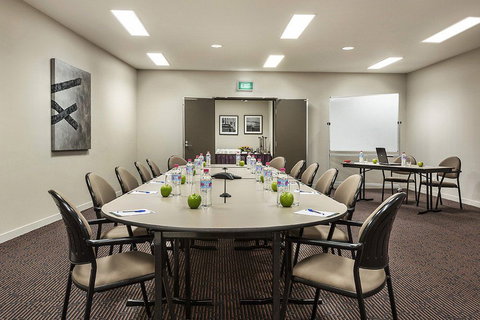 Quest Docklands - Rental Cars 2