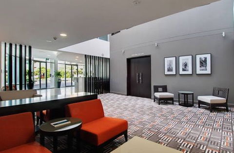 Chancellor Executive Apts-Varsity Lakes - Rental Cars 1
