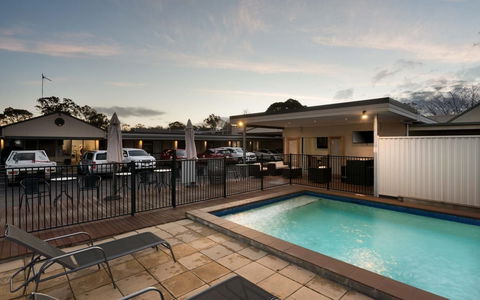 New Crossing Place Motel - Rental Cars 1